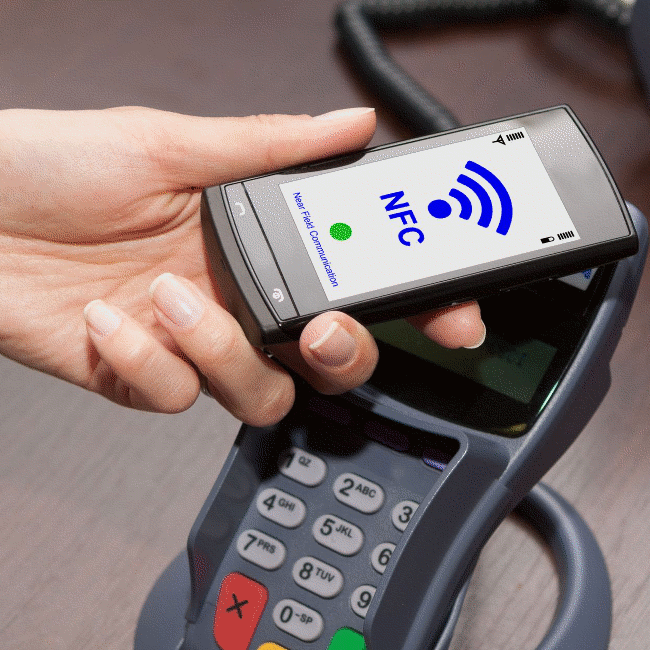 Бесконтактная оплата через телефон. Мобильные платежи. Бесконтактная оплата NFC. NFC терминал. NFC технология.